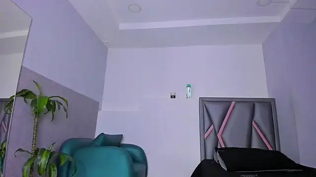 aurora tziu online show from September 2025 04:36:01 AM