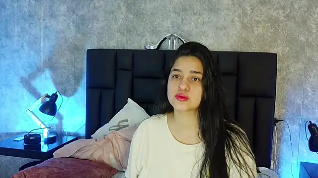 crystaldarliing online show from May 2026 07:00:02 PM