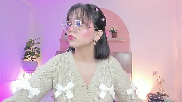 Clara Luu online show from April 2026 03:00:01 AM