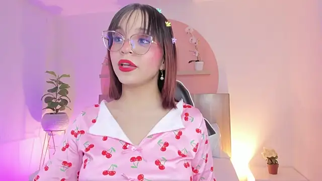 Clara Luu online show from May 2026 04:17:01 AM