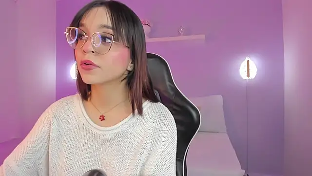 Clara Luu online show from June 2026 07:56:01 PM