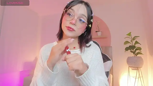 Clara Luu online show from June 2026 02:43:02 AM