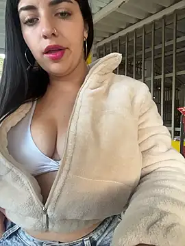 Isaa-Sweet online show from December 2025 11:04:02 AM