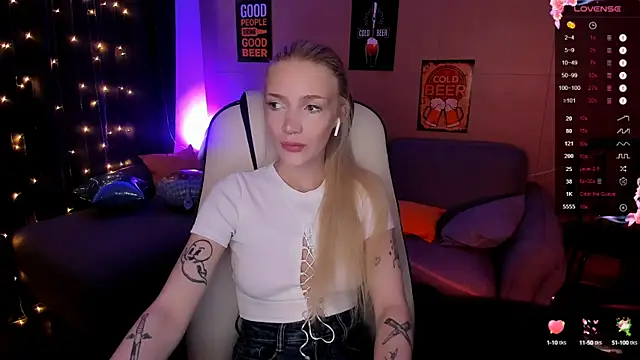 Snapshot of AnyaTaylor_ chatting on September 2025 01:54:01 AM AnyaTaylor online show from September 2025 01:54:01 AM