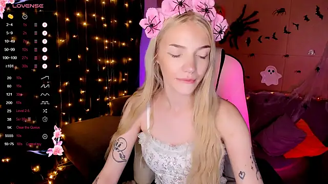 Snapshot of AnyaTaylor_ chatting on October 2025 02:01:02 AM AnyaTaylor online show from October 2025 02:01:02 AM