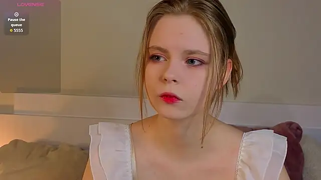 Snapshot of JulietteRain chatting on March 2026 06:11:02 PM JulietteRain online show from March 2026 06:11:02 PM