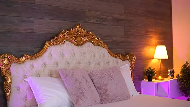 Snapshot of EllieRedd chatting on October 2025 08:58:01 AM EllieRedd online show from October 2025 08:58:01 AM