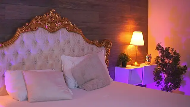 Snapshot of EllieRedd chatting on November 2025 06:08:02 AM EllieRedd online show from November 2025 06:08:02 AM