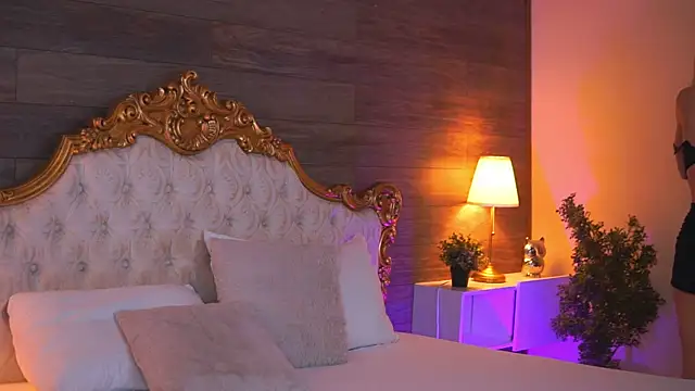 Snapshot of EllieRedd chatting on November 2025 05:45:02 AM EllieRedd online show from November 2025 05:45:02 AM