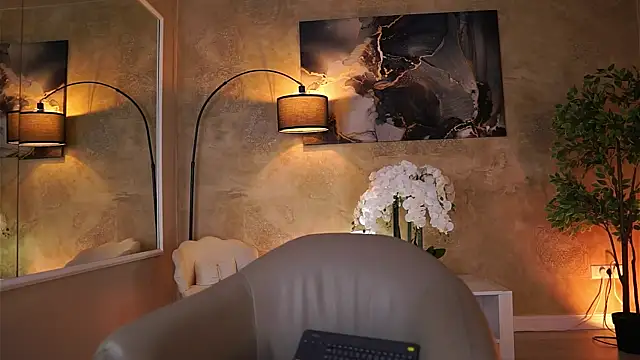 Snapshot of EllieRedd chatting on November 2025 05:18:01 AM EllieRedd online show from November 2025 05:18:01 AM