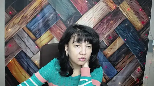 SelenaFly online show from October 2025 05:04:02 AM