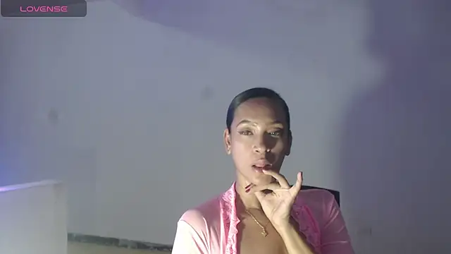 Snapshot of DonnaDidiamantti chatting on October 2025 10:23:02 PM DonnaDidiamantti online show from October 2025 10:23:02 PM