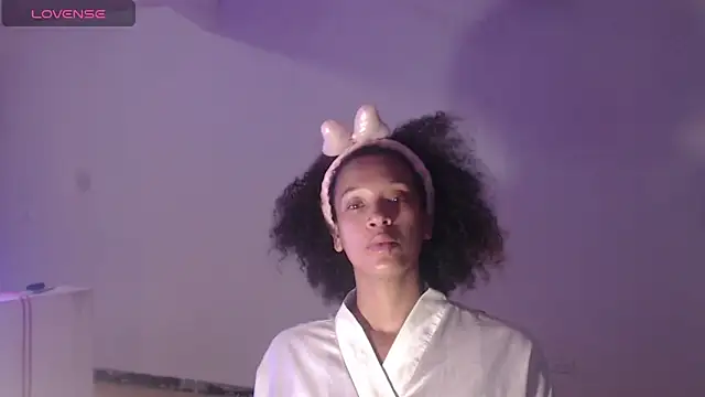 Snapshot of DonnaDidiamantti chatting on October 2025 09:38:01 PM DonnaDidiamantti online show from October 2025 09:38:01 PM