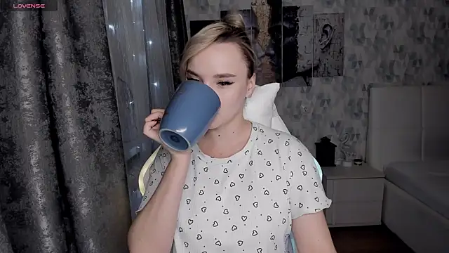 Snapshot of KiraKrox chatting on October 2025 08:53:02 PM KiraKrox online show from October 2025 08:53:02 PM