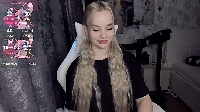 Snapshot of KiraKrox chatting on November 2025 09:19:02 PM KiraKrox online show from November 2025 09:19:02 PM