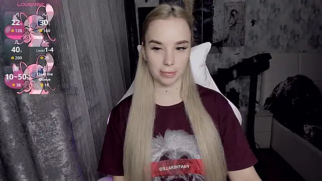 Snapshot of KiraKrox chatting on November 2025 07:35:02 PM KiraKrox online show from November 2025 07:35:02 PM