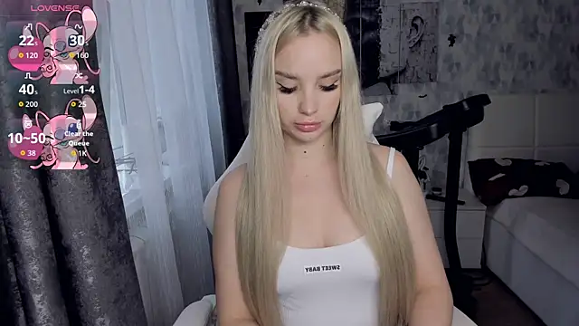 Snapshot of KiraKrox chatting on December 2025 08:45:01 AM KiraKrox online show from December 2025 08:45:01 AM