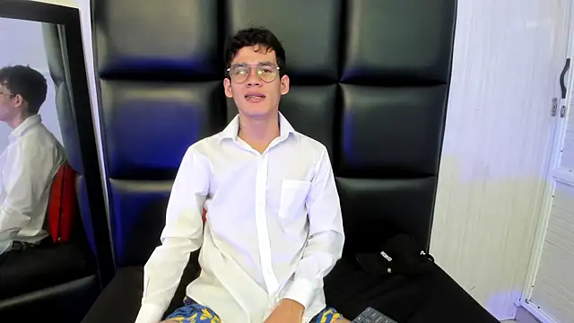 LittleMax23 online show from September 2025 11:54:02 AM