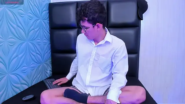 LittleMax23 online show from September 2025 12:07:02 PM