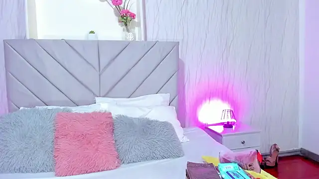 Snapshot of Victoria_Guzman chatting on October 2025 01:33:02 PM Victoria Guzman online show from October 2025 01:33:02 PM