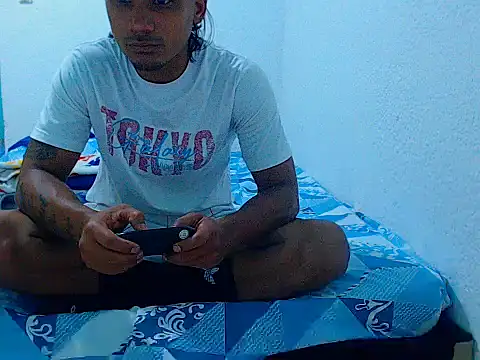 Snapshot of davidcutterr chatting on March 2026 01:11:01 AM davidcutterr online show from March 2026 01:11:01 AM