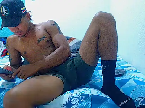 Snapshot of davidcutterr chatting on March 2026 12:07:01 AM davidcutterr online show from March 2026 12:07:01 AM