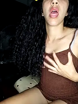 Snapshot of lucerocutte chatting on November 2025 03:04:01 AM lucerocutte online show from November 2025 03:04:01 AM