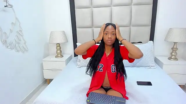 Snapshot of ElisabettaMonroy chatting on October 2025 12:58:01 PM ElisabettaMonroy online show from October 2025 12:58:01 PM