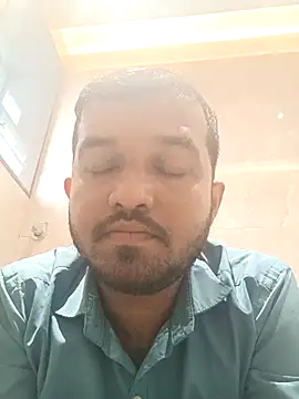 Snapshot of VJ17 chatting on December 2025 05:05:01 AM VJ17 online show from December 2025 05:05:01 AM