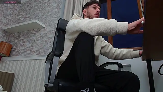 JonahShaw online show from October 2025 04:12:01 AM