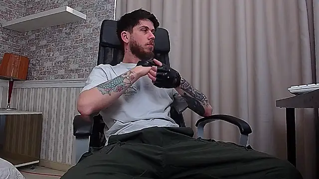 Snapshot of JonahShaw chatting on March 2026 05:11:01 AM JonahShaw online show from March 2026 05:11:01 AM