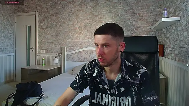 Snapshot of JonahShaw chatting on June 2026 04:28:01 AM JonahShaw online show from June 2026 04:28:01 AM