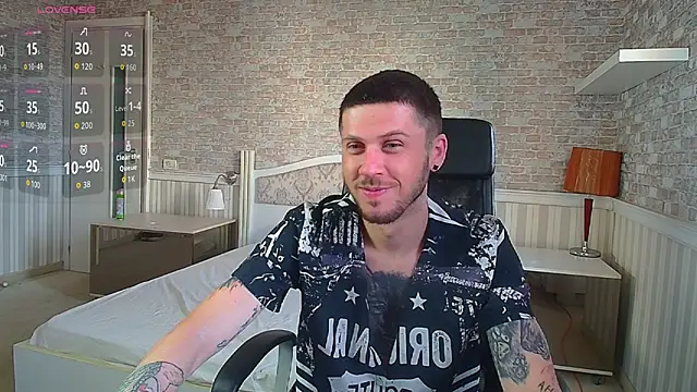 Snapshot of JonahShaw chatting on July 2026 04:19:01 AM JonahShaw online show from July 2026 04:19:01 AM
