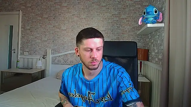 Snapshot of JonahShaw chatting on July 2026 05:15:01 AM JonahShaw online show from July 2026 05:15:01 AM