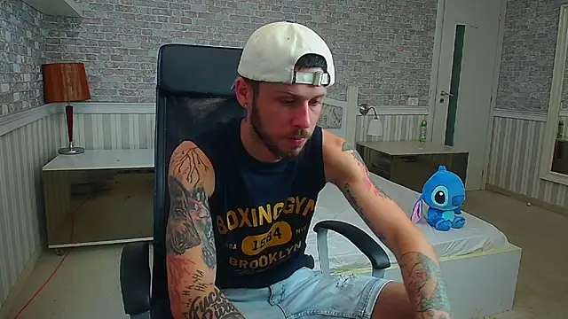 Snapshot of JonahShaw chatting on July 2026 04:37:01 AM JonahShaw online show from July 2026 04:37:01 AM