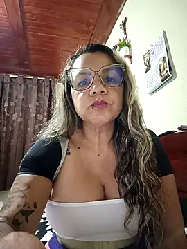 Snapshot of TiffanyTomshon chatting on November 2025 03:51:02 AM TiffanyTomshon online show from November 2025 03:51:02 AM