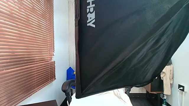 Snapshot of ArianaBeake chatting on October 2025 01:25:01 PM ArianaBeake online show from October 2025 01:25:01 PM