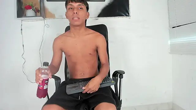 tyler twink boy online show from October 2025 01:01:01 PM