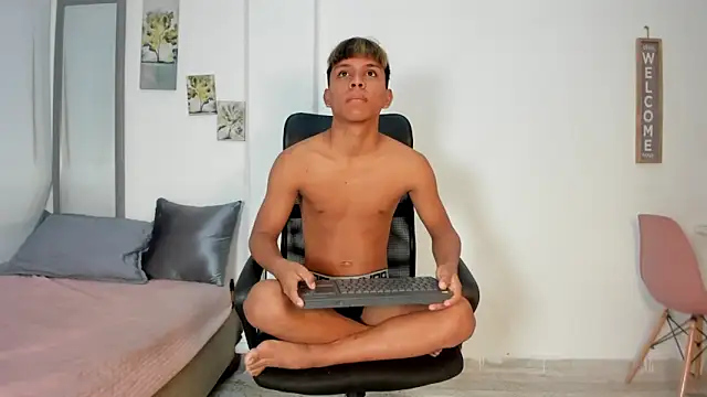 tyler twink boy online show from May 2026 01:16:01 PM