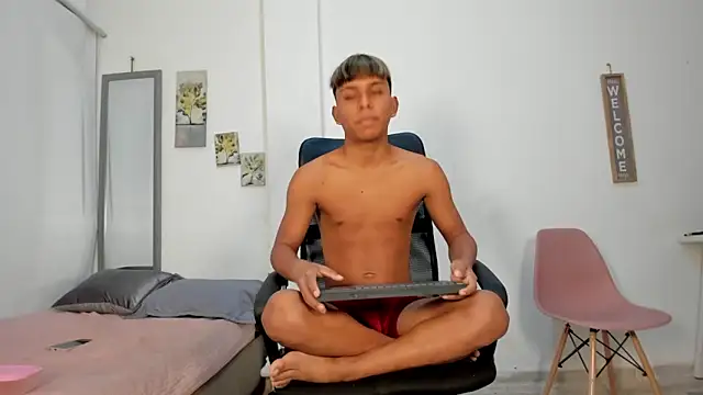 tyler twink boy online show from May 2026 12:55:02 PM