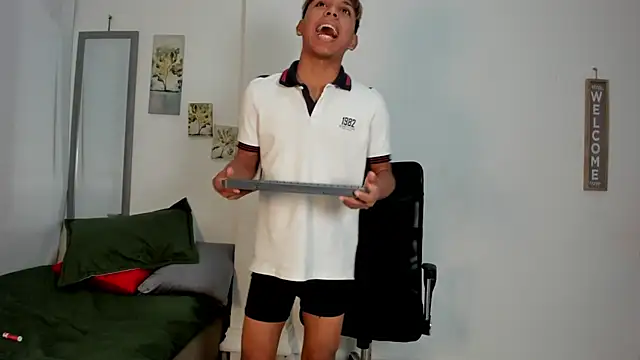 tyler twink boy online show from May 2026 01:07:02 PM