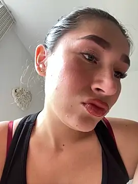 Isa Villamarin online show from October 2025 04:41:01 PM