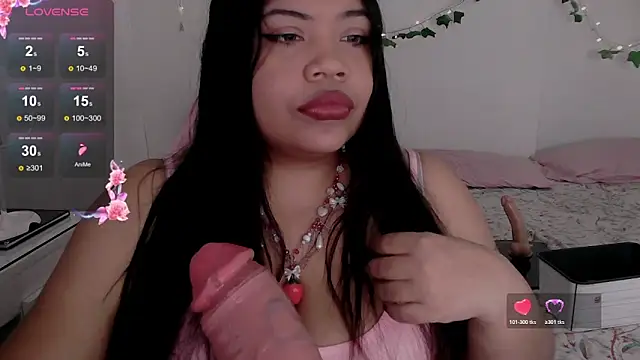 Snapshot of Juicy_elenxx chatting on March 2026 11:19:01 PM Juicy elenxx online show from March 2026 11:19:01 PM