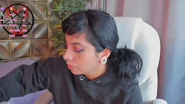 Snapshot of emily-santoss chatting on October 2025 01:32:02 PM emily-santoss online show from October 2025 01:32:02 PM