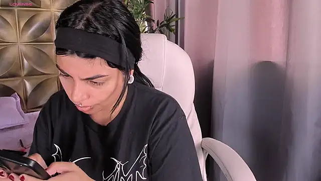 Snapshot of emily-santoss chatting on October 2025 06:08:02 PM emily-santoss online show from October 2025 06:08:02 PM