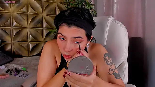 Snapshot of emily-santoss chatting on October 2025 02:13:01 PM emily-santoss online show from October 2025 02:13:01 PM