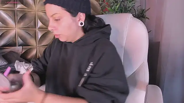 Snapshot of emily-santoss chatting on October 2025 12:34:02 PM emily-santoss online show from October 2025 12:34:02 PM