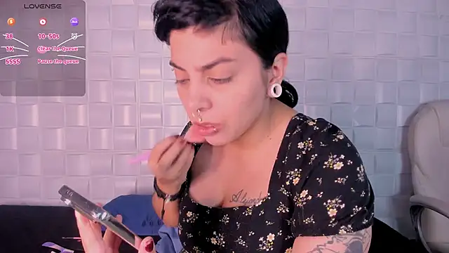 Snapshot of emily-santoss chatting on November 2025 01:52:01 AM emily-santoss online show from November 2025 01:52:01 AM