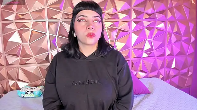 Snapshot of emily-santoss chatting on November 2025 01:43:02 PM emily-santoss online show from November 2025 01:43:02 PM