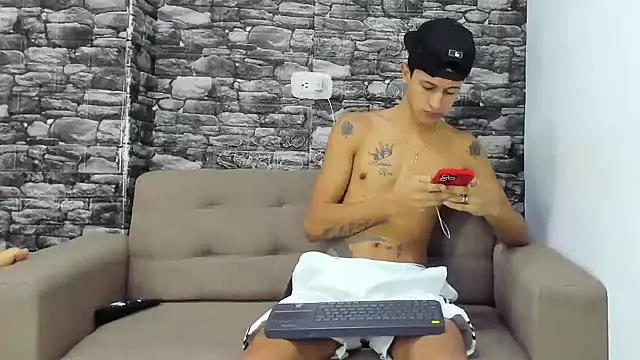 gustavo saaled19  online show from December 2025 06:59:02 PM